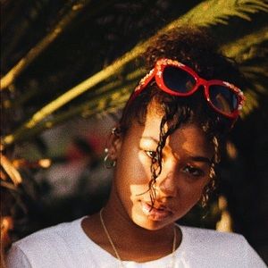 Meet your Posher, Cyerra